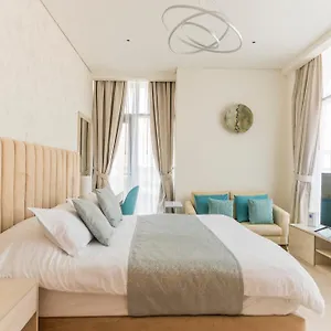 With Private Access At Palm Jumeirah Apartment Dubai